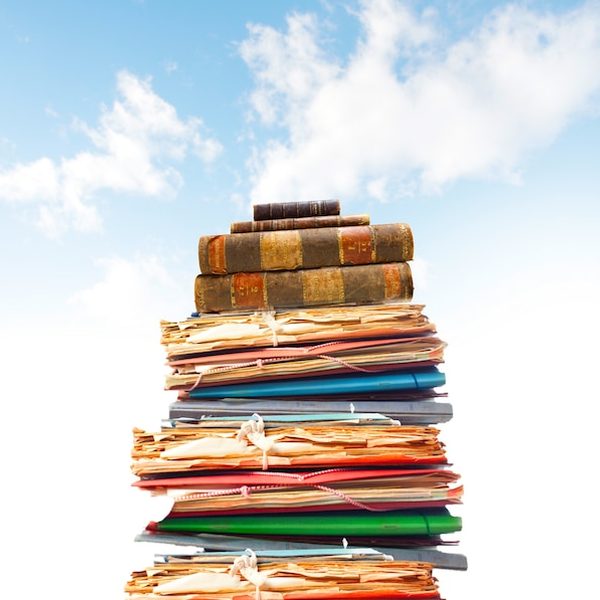 Pilha de livros usados prontos para avaliação